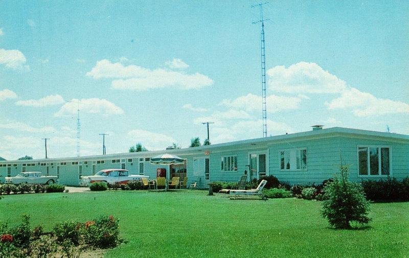 Vassar Inn (Wesley Motel) - Old Postcard